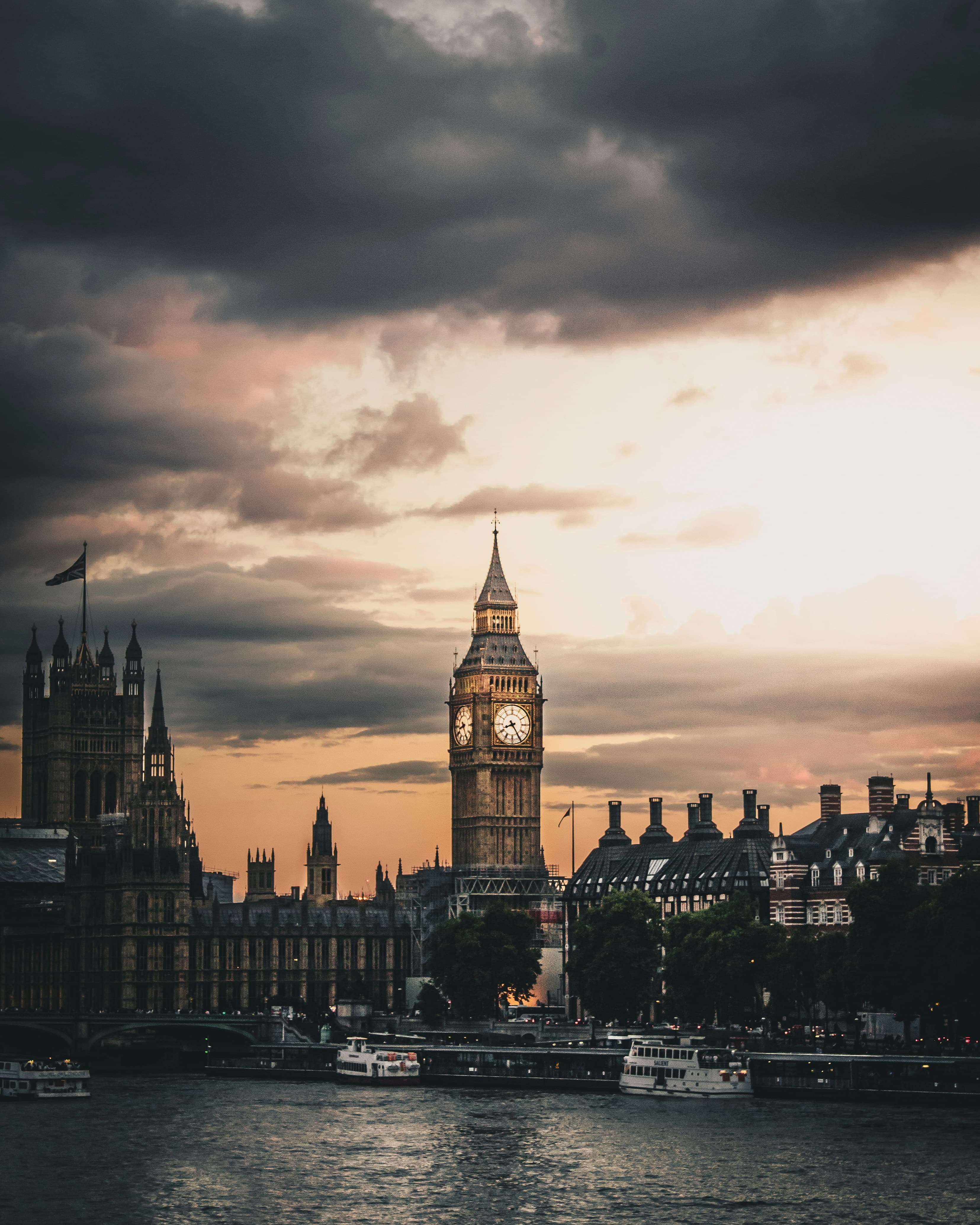 London, England — The Savvy Jetsetter Guide